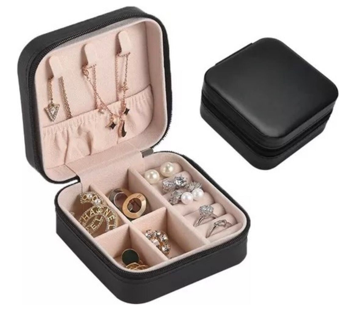 PORTA JOIAS EM COURO SINTETICO-PRETO